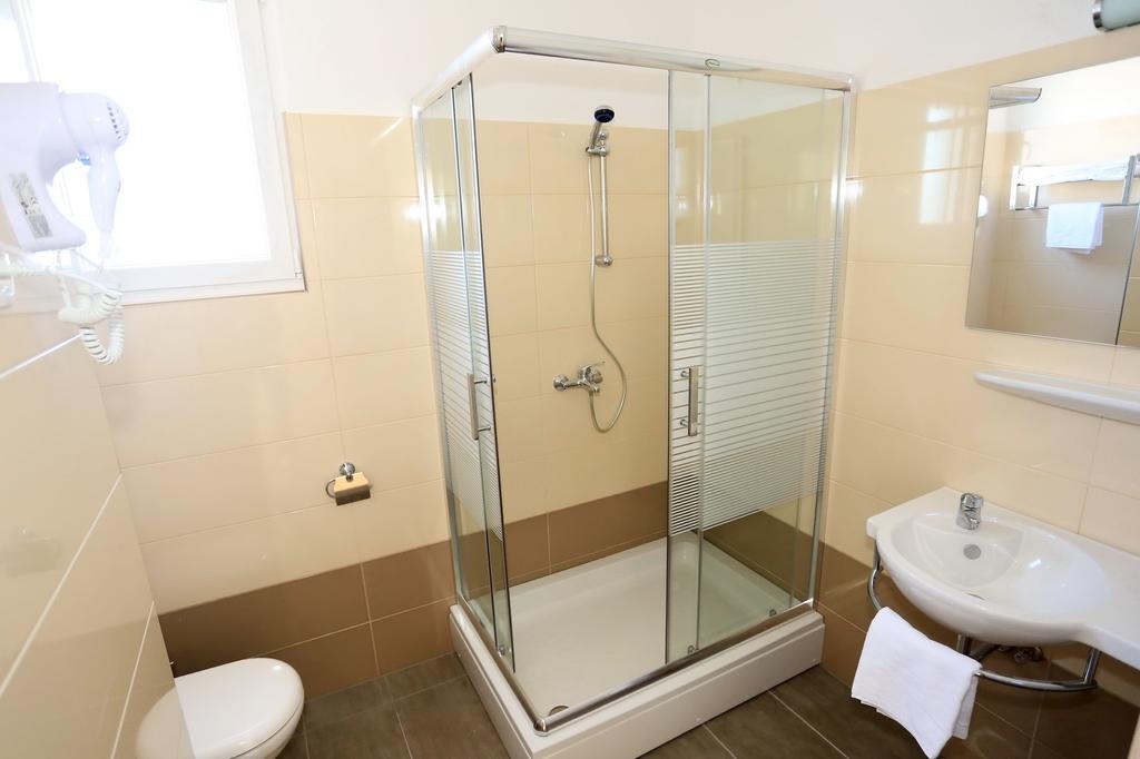 רטינה House Natali 70M From The Beach - Free Ev Top Up מראה חיצוני תמונה